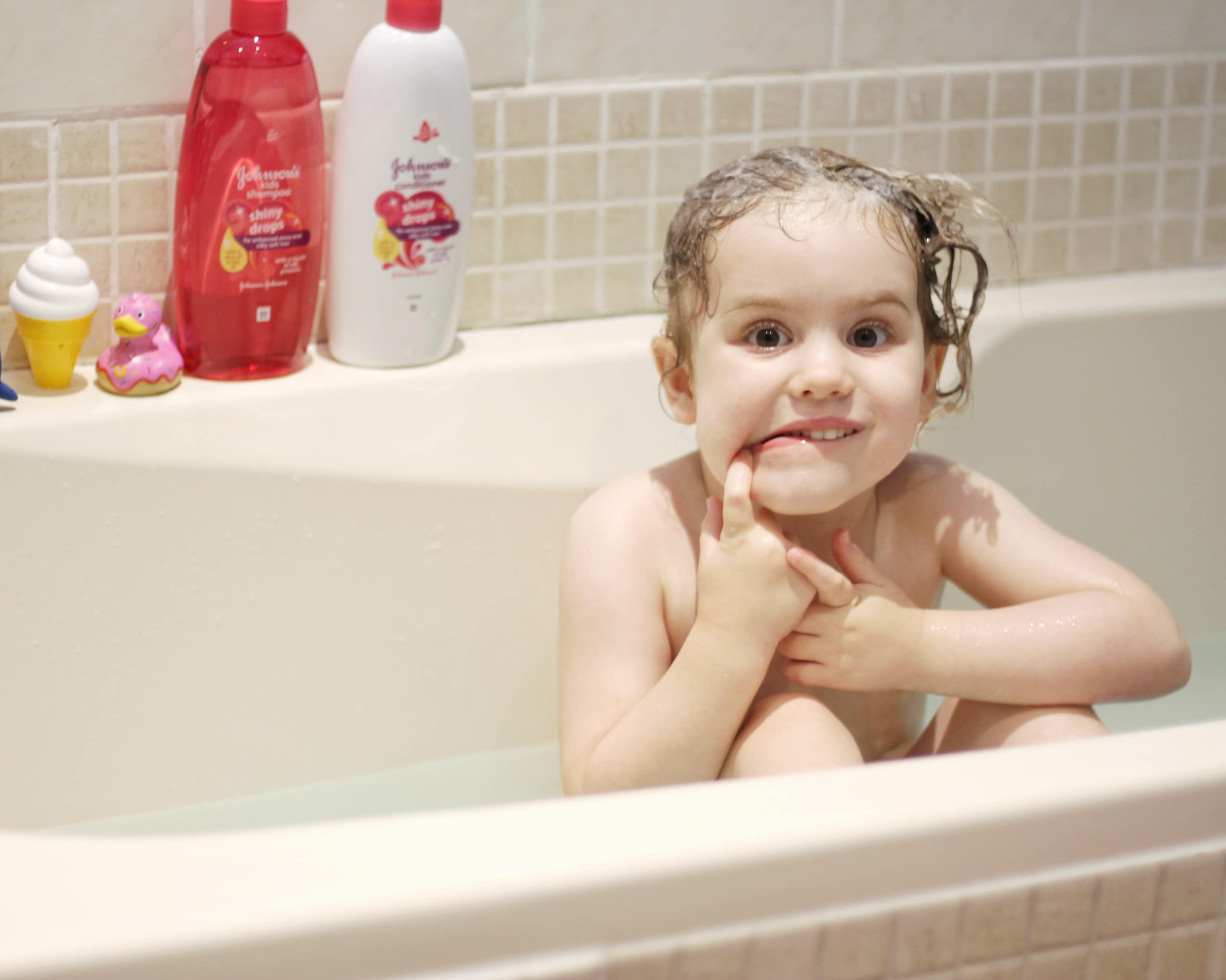 Littlest loving bath time with Shiny Drops